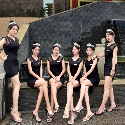 华纳客服团队户外合影